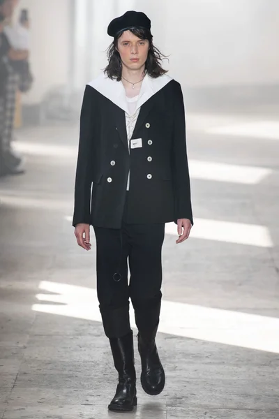 Look 3